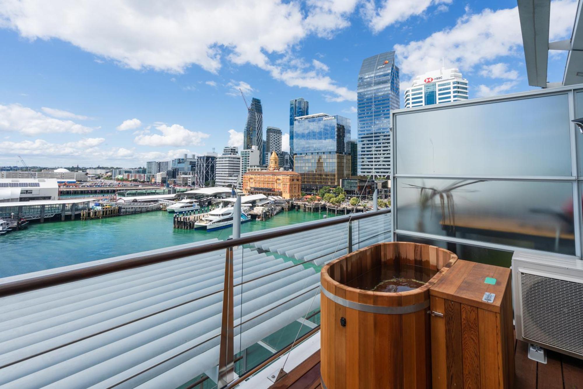 Penthouse Apartment With Stunning Harbour Views オークランド エクステリア 写真